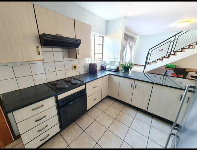 4 BEDROOM APARTMENT FOR SALE IN THERESAPARK